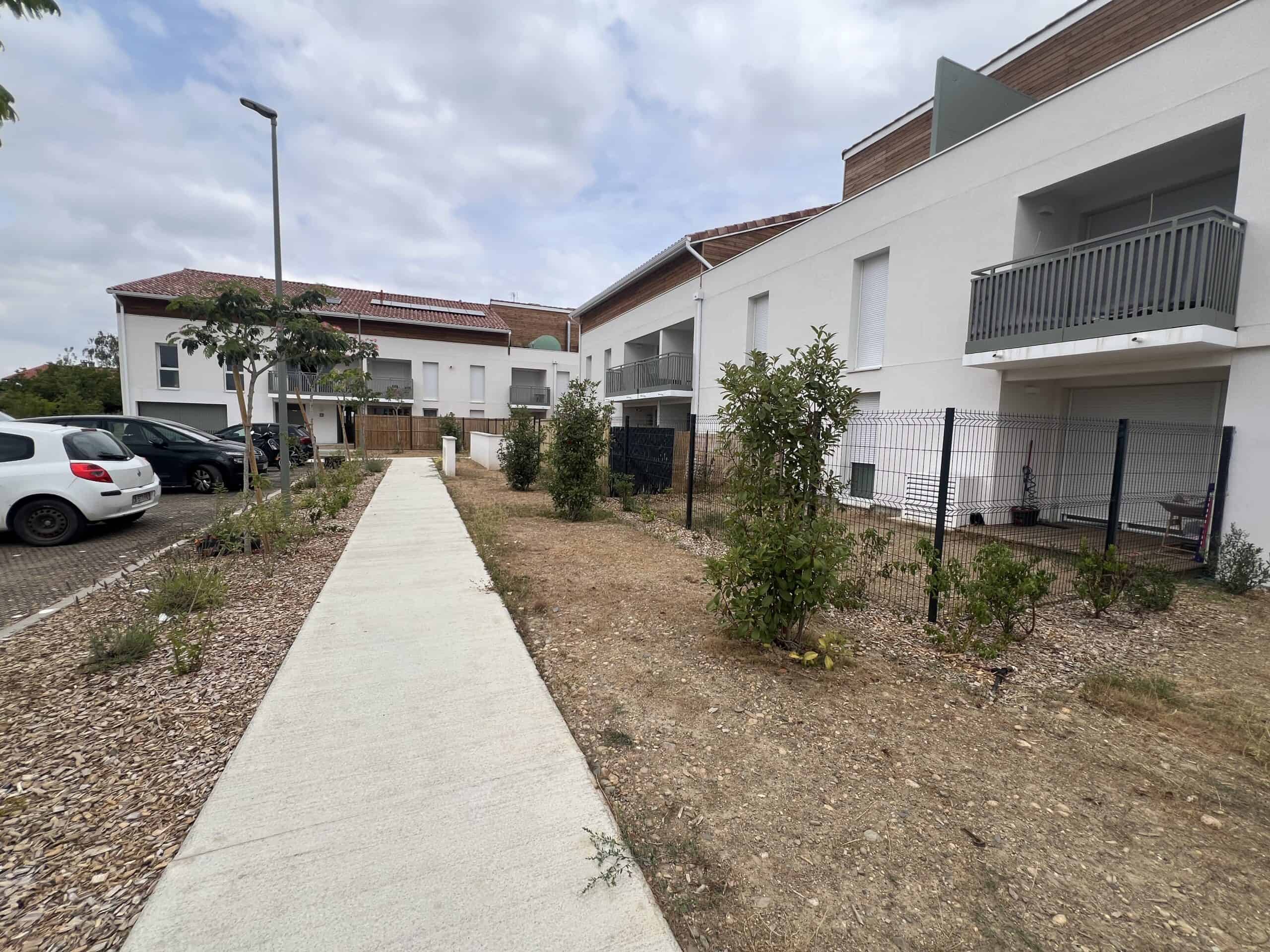 Architecture moderne des appartements neufs de la résidence Kalisté à Gagnac-sur-Garonne.