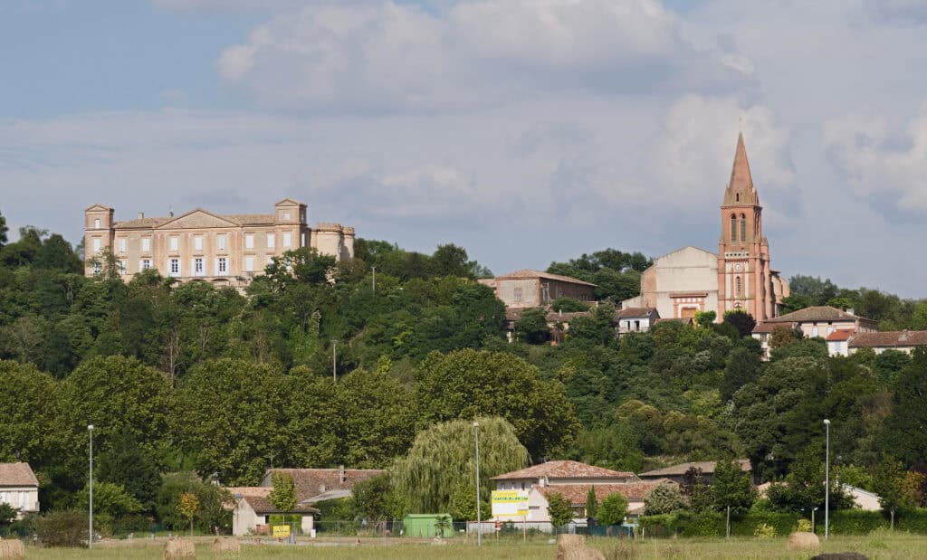 Castelnau-d'Estrétefonds Village de Castelnau d'Estretefond ou se situe la résidence Les Fontaines