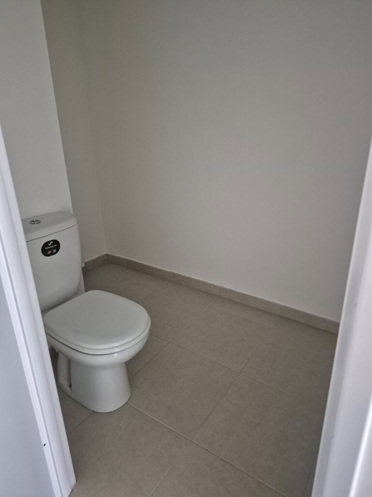 Toilettes Les Fontaines Toilettes d'une villa du programme Immobilier Les Fontaines à Castelnau d'Estretefond